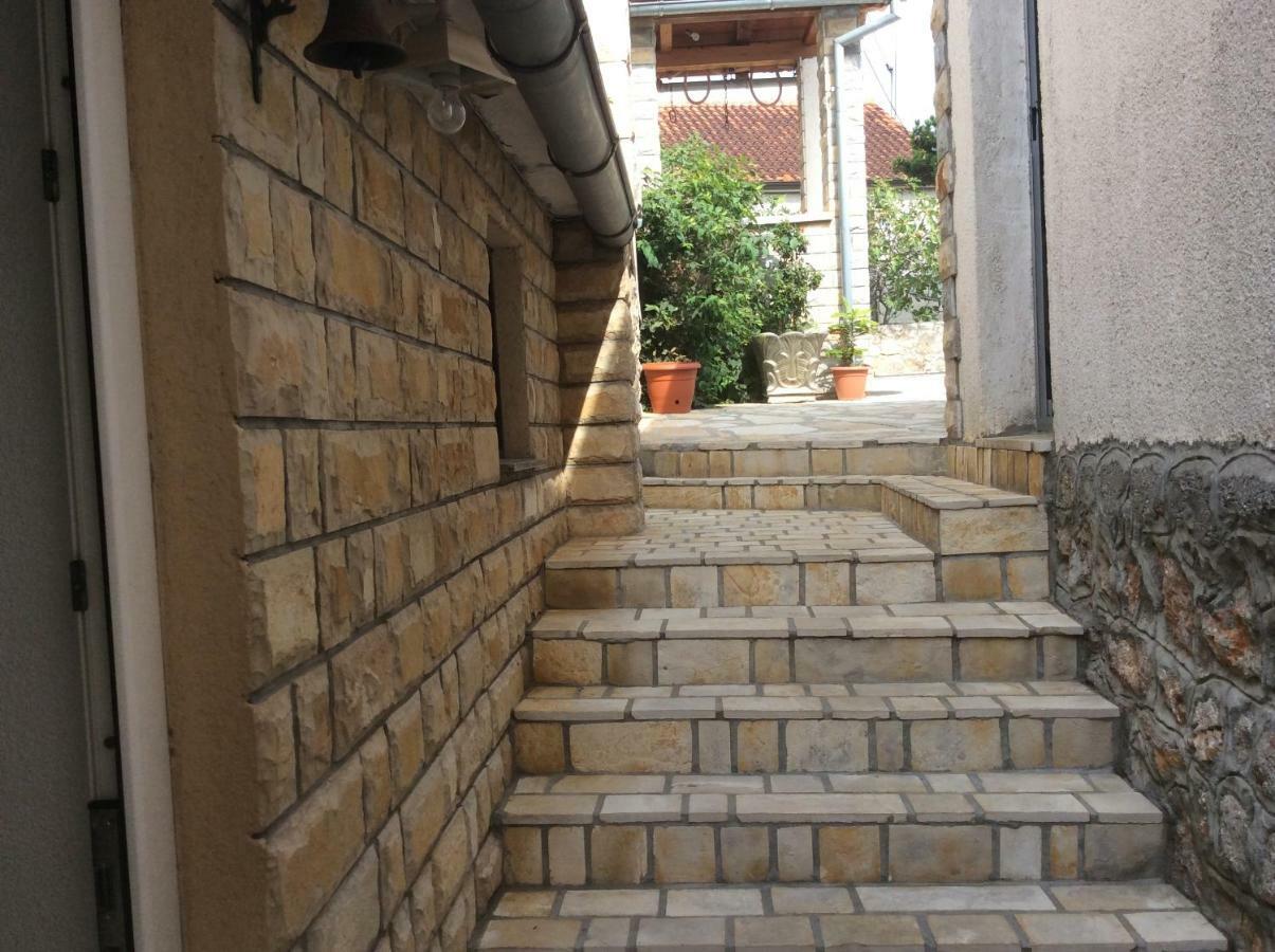 Apartman Nadia Karlobag Exterior foto