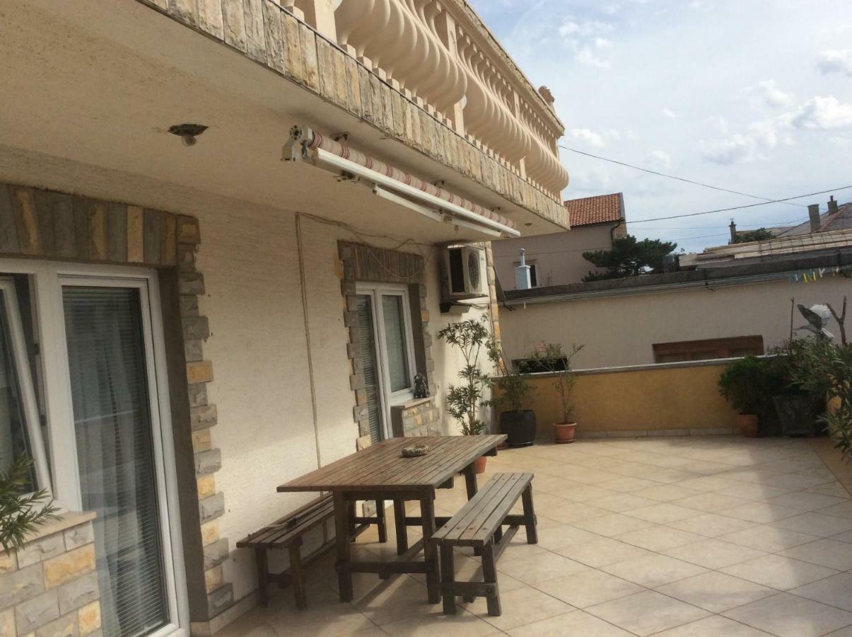 Apartman Nadia Karlobag Exterior foto