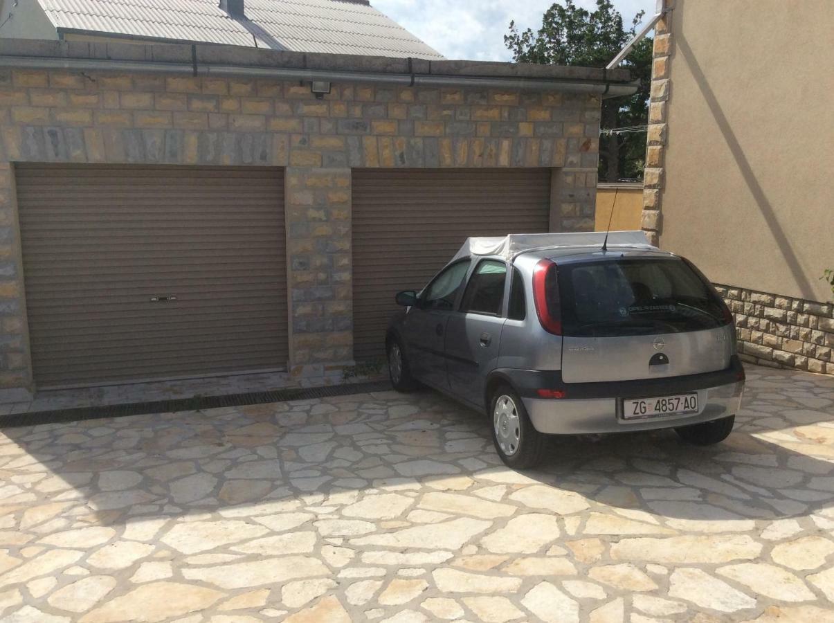 Apartman Nadia Karlobag Exterior foto